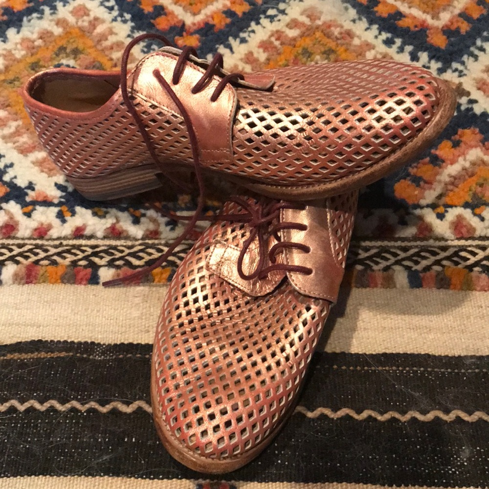 Handmade loafer style shoe from Caterina Martins